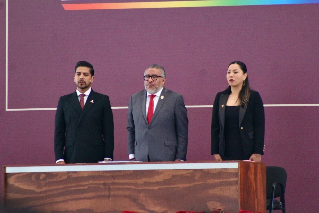 El presidente municipal, el morenista, Adolfo Cerqueda Rebollar rindió su tercer informe de gobierno como alcalde saliente del periodo 2022-2024. Foto Javier Salinas Cesáreo