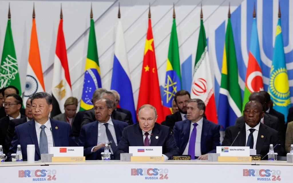 Hay más de 100 reuniones programadas entre febrero y julio de este año en la ciudad de Brasilia, mientras que la Cumbre de BRICS, un espacio de deliberación entre jefes de Estado y de Gobierno, está prevista de manera inicial para julio venidero, en Río de Janeiro. En la imagen, la cumbre BRICS de 2024, llevada a cabo en Kazán, Rusia. Foto tomada de X @BRICSinfo.