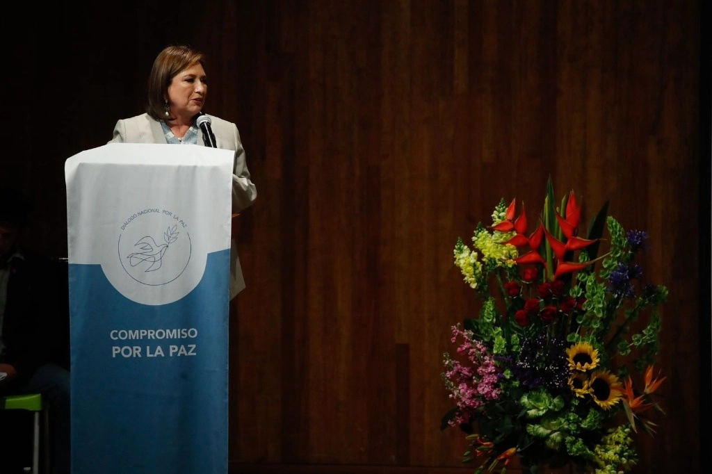 Xóchitl Gálvez, candidata a la presidencia de la República por Fuerza y Corazón por México, en la firma del “Compromiso Nacional por la Paz”, con diversas organizaciones religiosas, entre ellas la Conferencia del Episcopado Mexicano, en el Centro Cultural Tlatelolco, el 11 de marzo de 2024. Foto Cristina Rodríguez