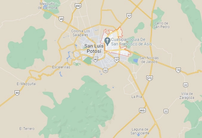 La Fiscalía General de San Luis Potosí informó que investiga la agresión contra Margarita Leura, quien estaba acompañada de un escolta que repelió el ataque cuando salía de su casa, entre las calles de Juan Sarabia y Chapultepec. Imagen tomada de www.google.com/maps/