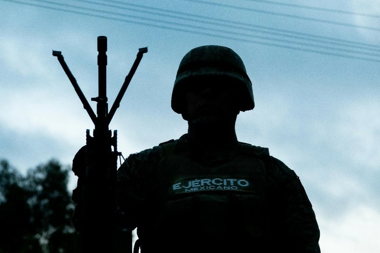 Integrante del Ejército Mexicano durante un operativo. Foto Cuartoscuro / Archivo