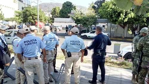 Policía turística, estatal y de la Guardia Nacional en operativos de Acapulco. Foto La Jornada/ archivo