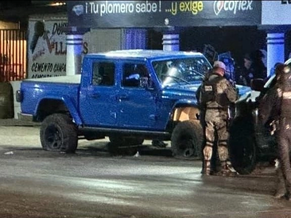 Vehículo en el que viajaban los extranjeros. Foto redes sociales