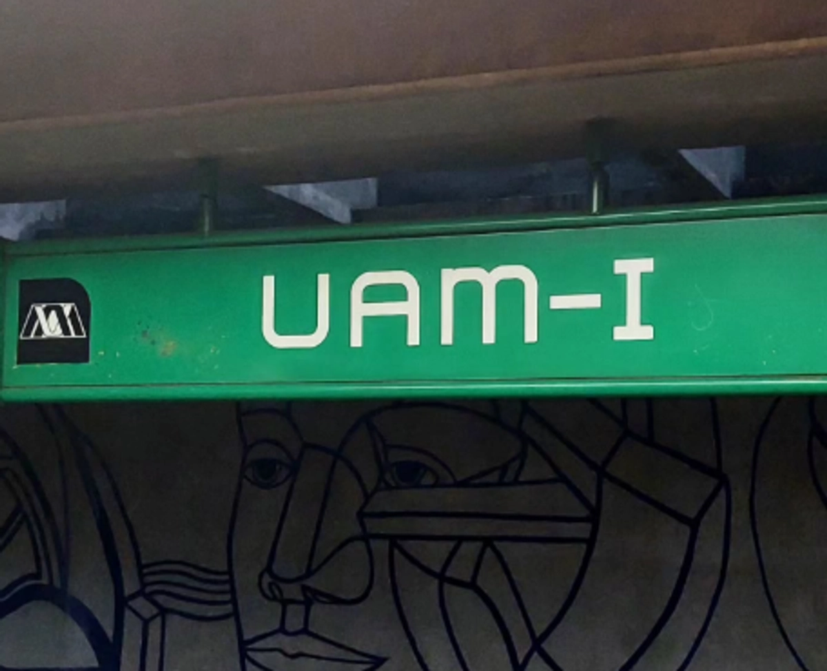 La dependencia capitalina informó que los uniformados observaron a una persona que al parecer realizaba actividades de venta en la estación UAM-I. Foto