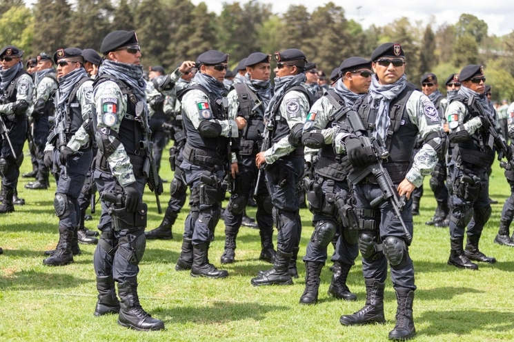 De acuerdo a las primeras versiones, fueron varios hombres a bordo de camionetas quienes accionaron armas de alto poder contra las instalaciones militares. Foto Pablo Ramos / Archivo
