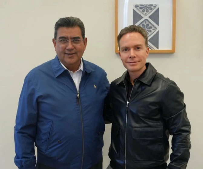 Manuel Velasco junto al gobernador de Puebla, Sergio Salomón en imagen tomada del twitter del aspirante.