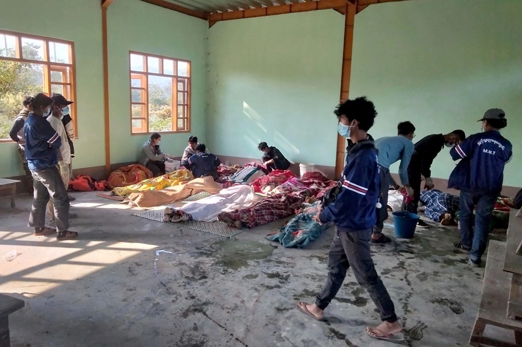 Hay nueve menores de edad entre los fallecidos por el ataque aéreo en la localidad de Kanan, Myanmar. Foto Ap