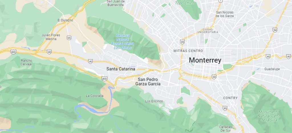Tres personas fueron trasladadas al hospital luego del ataque ocurrido en calles de Santa Catarina, NL. Foto Tomada de Google Maps 