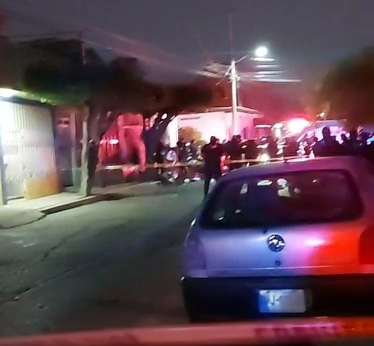 Tres muertos y un herido dejó un ataque de hombres armados contra un grupo de personas en Tuxtla Gutiérrez, informó la Fiscalía General del Estado (FGE). Captura de pantalla de un video de X.