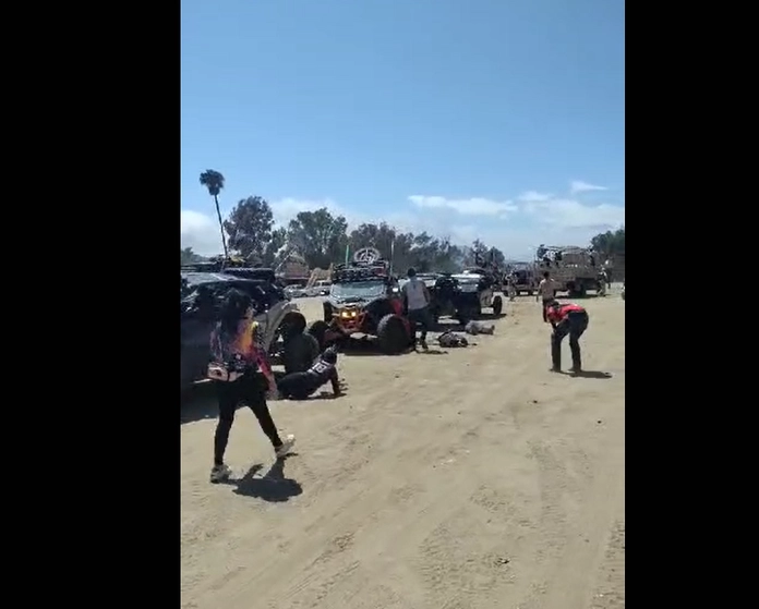 Participantes de una carrera de vehículos razer fueron asesinados a balazos por un comando armado en San Quintín, BC. Foto Video Lindero Norte
