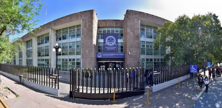 La Fiscalía General del Estado de San Luis PotosÍ informó que hasta el momento, se investigan los hechos del accidentes pues hay evidencias de que sufrieron un ataque por parte de la delincuencia organizada, el 30 de mayo de 2023. Foto tomada de Twitter @FiscaliaSLP


