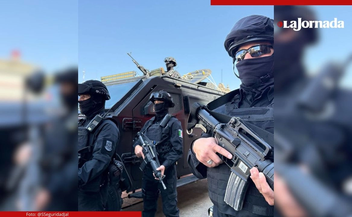 El atentado ocurrió a las 21.29 horas del viernes, cuando los agresores arribaron al lugar a bordo de una camioneta y dispararon, al parecer, de manera directa contra las víctimas, las cuales quedaron tiradas entre las mesas colocadas sobre la vía pública.