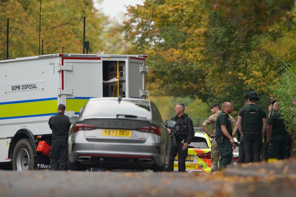 La policía de Gran Mánchester señaló que el agresor bajó de su auto para atacar con un cuchillo a las personas que se encontraban fuera del centro religioso, el 2 de octubre de 2025. Foto  