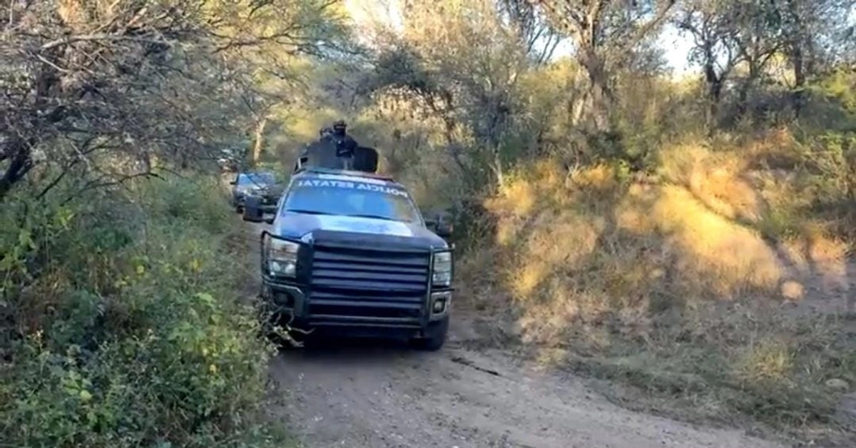 El titular de la Secretaría de Seguridad Pública Estatal (SSPE), Antonio Martínez Romo,m informó que recibieron reportes de que en dos camionetas tipo pick up viajaban sujetos armados que habían intentando asaltar a transportistas por lo que les habrían disparado en sus unidades en la carretera 45 federal.