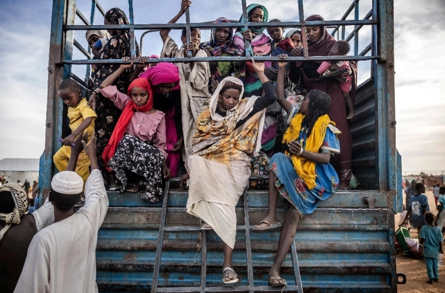 Sudaneses huyen de la guerra entre el ejército y las Fuerzas de Apoyo Rápido (RSF) en Sudán. Foto Afp /Archivo