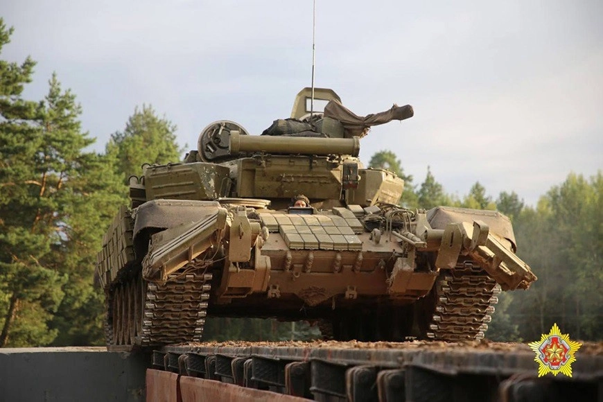 Tanques bielorrusos parten a la frontera con Ucrania. Foto Europa Press /Archivo