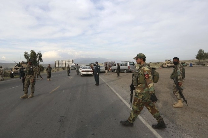 El Estado Islámico mató a 20 soldados sirios de las fuerzas pro-gobierno en dos ataques contra zonas controladas por Damasco. Foto Ap
