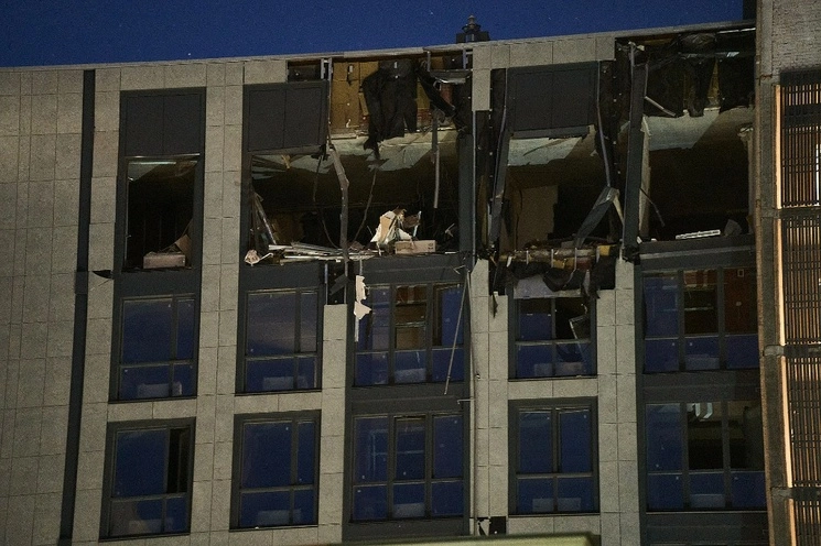 Edificio dañado por bombardeos rusos  en Dnipro, Ucrania. Foto Afp