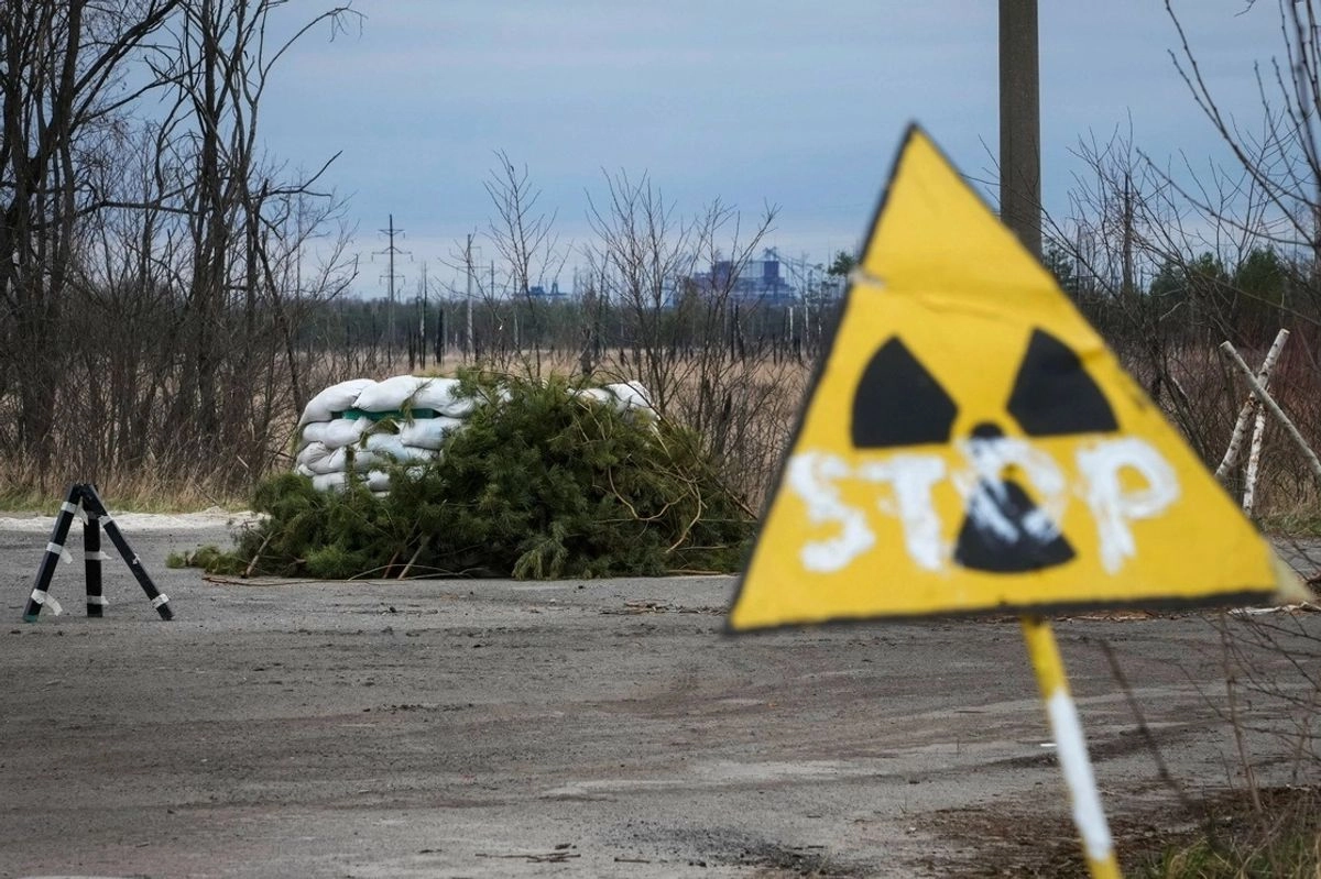 Barricada ruso apostada en las inmediaciones de la planta nuclear de Chernóbil, al norte de Ucrania, en septiembre de 2022. Foto 