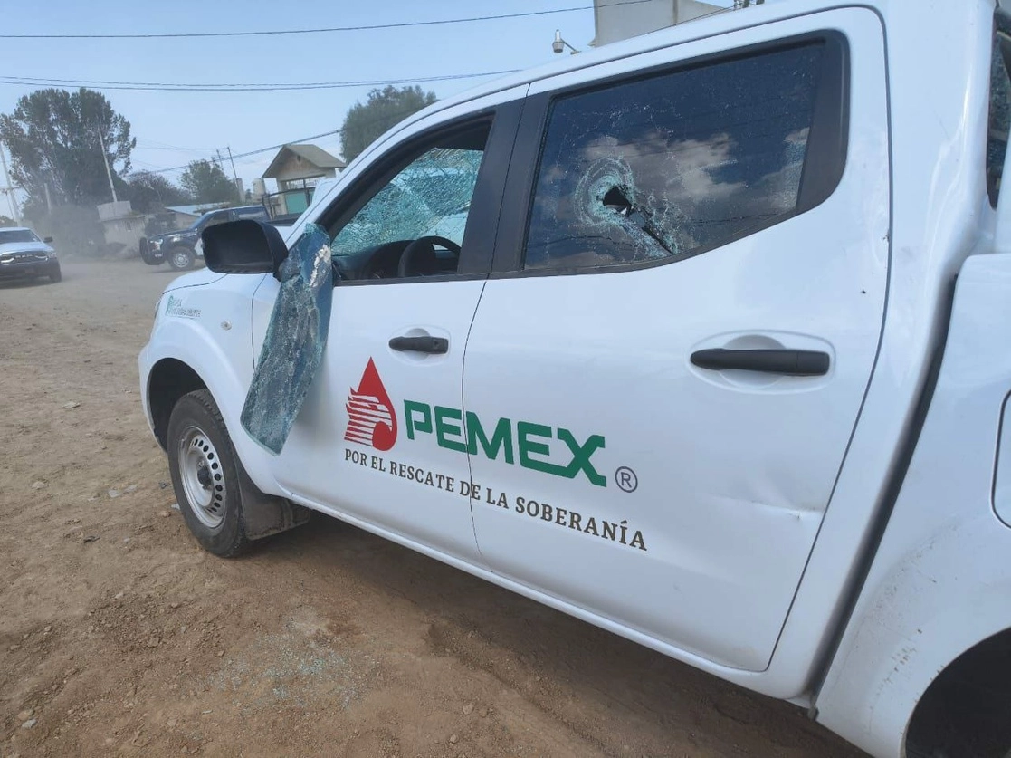 Unidad de Pemex dañada por sujetos encapuchados en el municipio hidalguense de  Cuautepec de Hinojosa. Foto Juan Ricardo Montoya 