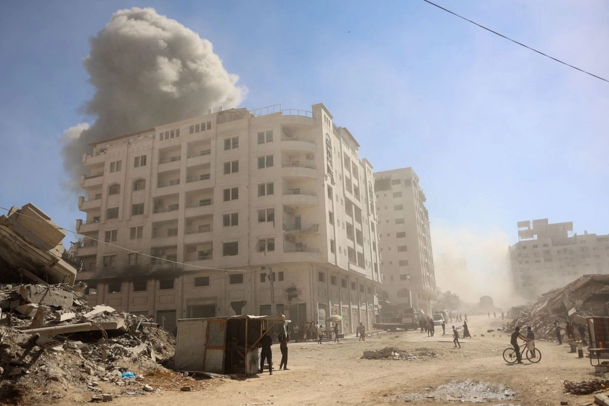 Ataque israelí contra un edificio en el distrito de Tal al-Hawa de la ciudad de Gaza, el 13 de septiembre de 2025. 