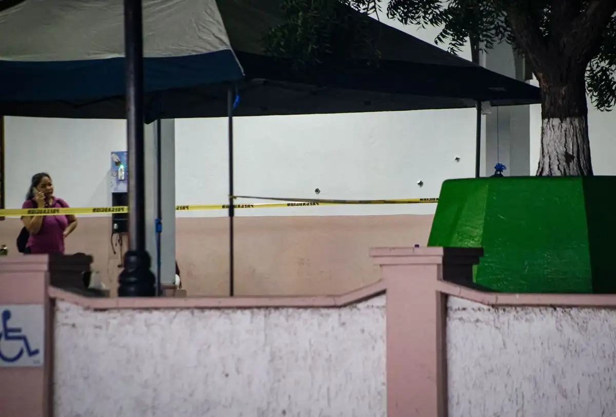 La Secretaría de Seguridad Pública en Sinaloa explicó que tras los reportes de detonaciones de arma de fuego en el Hospital General de Culiacán, las autoridades del Grupo Interinstitucional atienden la situación. Foto 

