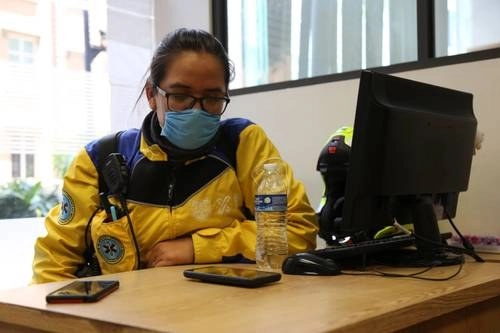 Yesenia, paramédica del ERUM que padeció Covid-19, lamentó las agresiones de que son objeto por ciudadanos, y que nunca le ha pasado por la mente dejar el agrupamiento. Foto 'La Jornada'