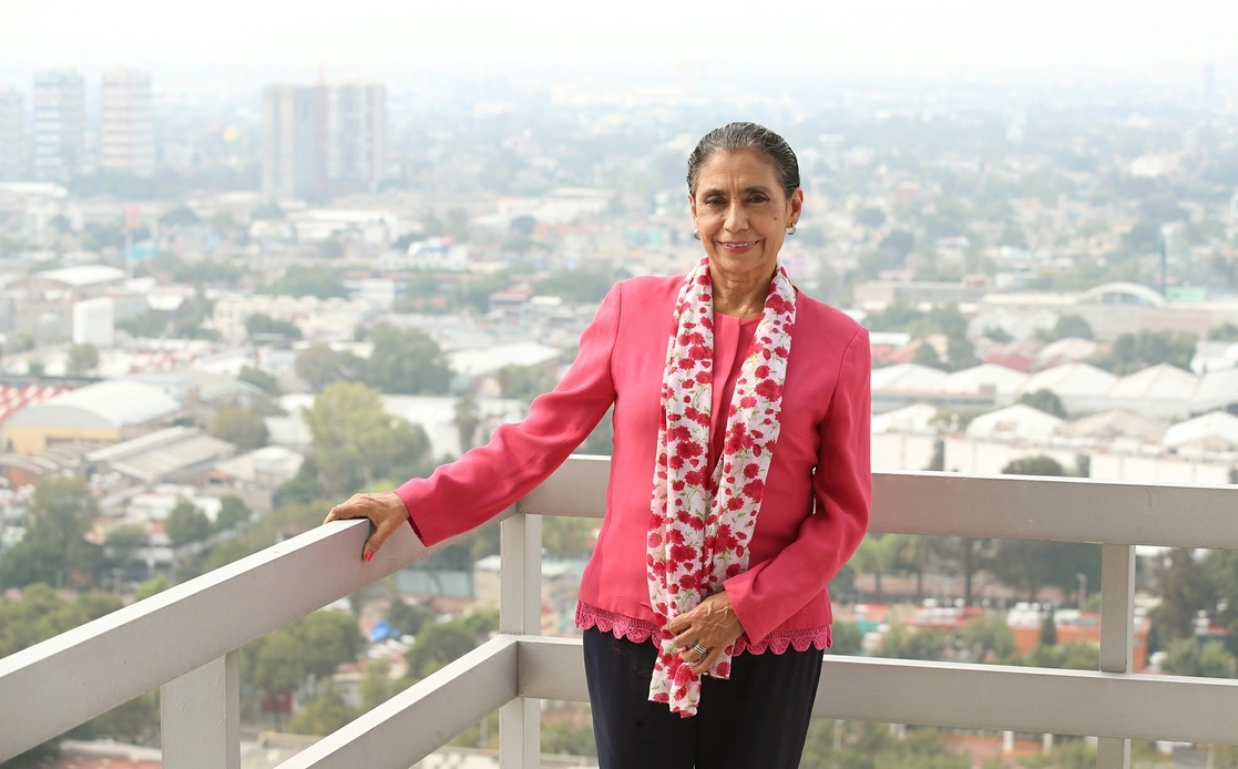 La secretaria de Salud, Olivia López Arellano, durante la entrevista con este diario en sus oficinas de la avenida Insurgentes Norte 423, en Tlatelolco. Foto María Luisa Severiano