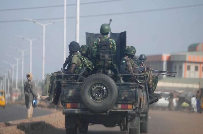 El ejército de Nigeria patrulla en la zona de Kaduna Birnin Gwari en Nigeria. 