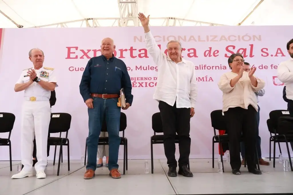 El Presidente acompañó al gobernador de BCS, en la nacionalización de la empresa después de 70 años, el 24 de agosto de 2024. Foto tomada de X @VictorCastroCos

