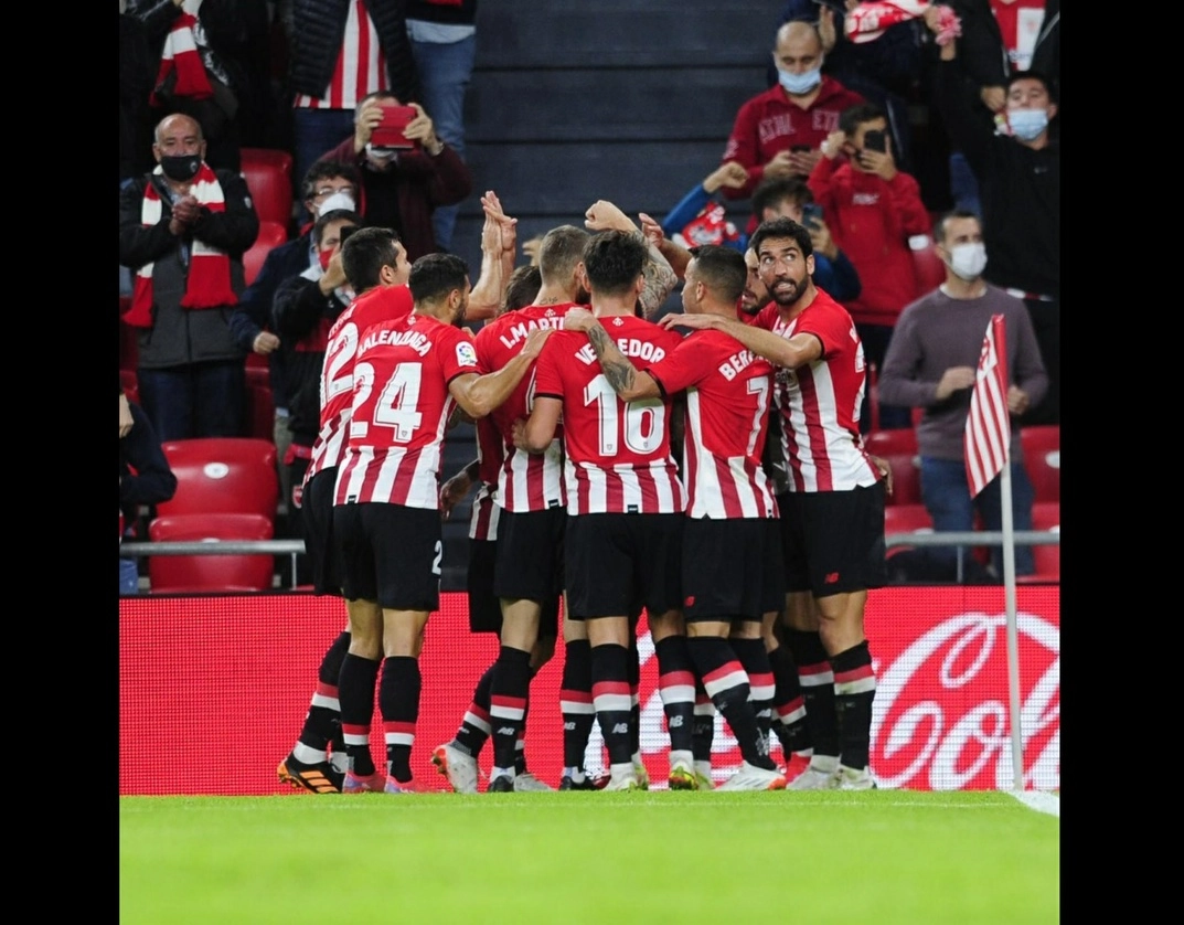 Athletic de Bilbao se impuso 2-1 al Villareal con goles de Raúl García e Iker Muniain, en la fecha 10 de La Liga. Foto Tomada del Twitter @AthleticClub