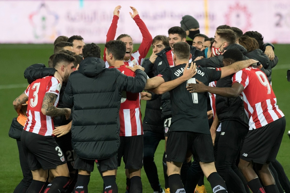 Jugadores del Athletic de Bilbao festejan su pase a la final de la Supercopa de España. Foto Afp