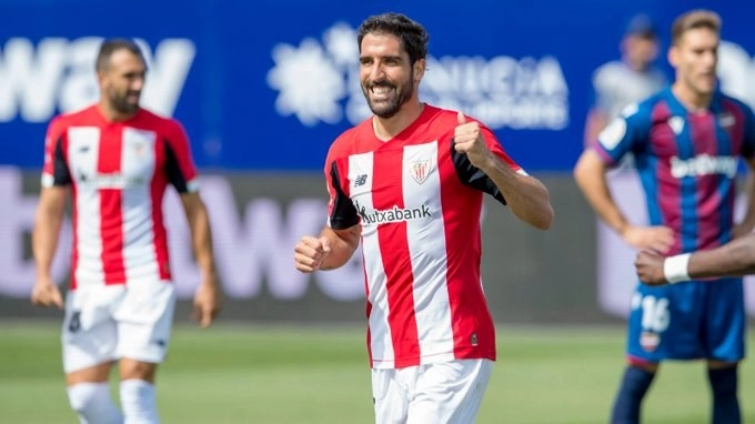 Raúl García, del Athletic Bilbao marcó los dos goles ante el Levante, en la fecha 36 de La Liga. Foto Tomada del Twitter @AthleticClub