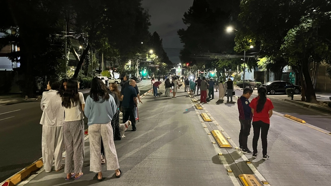 Un sismo de magnitud 6.9 se registró la madrugada de este jueves. La imagen, en la Ciudad de México. Foto José Carlo González
