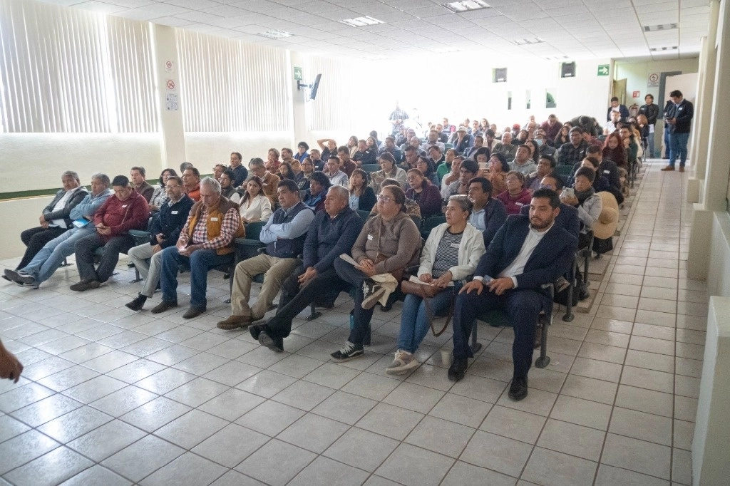 Durante el taller, autoridades de la Secretaría del Agua plantearon que todo comentario y propuesta abona en la construcción del Programa Hídrico mexiquense, y el equipo de seguimiento se encargará de supervisar que estas ideas e inquietudes en materia hídrica sean plasmadas en el instrumento rector. Foto 'La Jornada'