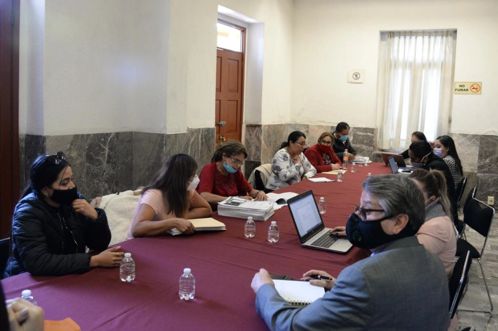 Reunión entre autoridades de Gobernación y familiares de víctimas de feminicidio y desaparición. Foto Cortesía Segob