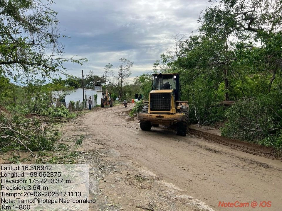 Las tareas se realizan a través de 135 frentes de trabajo, 68 en Guerrero, 66 en Oaxaca y uno en Hidalgo. Foto