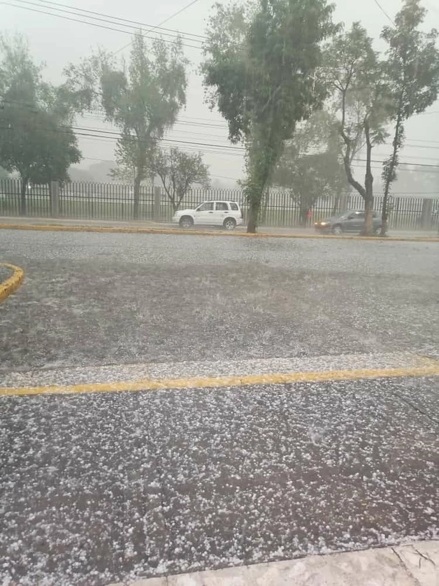La granizada del viernes por la tarde en la CDMX afectó la zona de Tlanepantla. Foto La Jornada