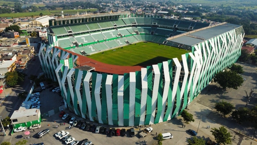La mudanza de los Potros al estadio Agustín ‘Coruco’ Díaz, en Morelos (imagen), es temporal y con la idea de integrar al Atlético Zacatepec –hoy en la Liga Premier Mx– como una filial en la estructura azulgrana. Sus primeros partidos serán de preparación, el 23 de diciembre y el 4 de enero, contra Puebla y Pumas. Foto @GobiernoMorelos