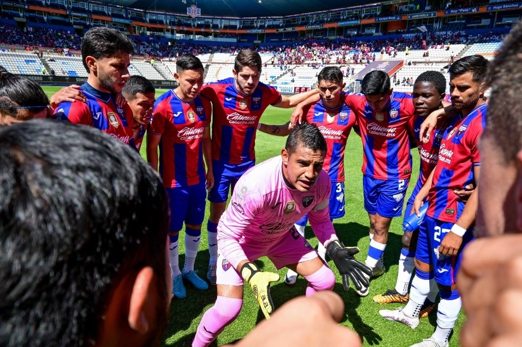 El llamado equipo del pueblo arribaron hace cuatro años al estadio Ciudad de los Deportes, pero se vieron afectados en los últimos dos torneos tras la llegada también de Cruz Azul y después el América, los cuales debieron dejar de manera temporal el Estadio Azteca por las remodelaciones rumbo al Mundial 2026. Foto @Atlante 