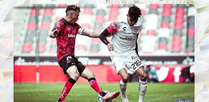 Una de las jugadas del encuentro. Foto @atlasfc