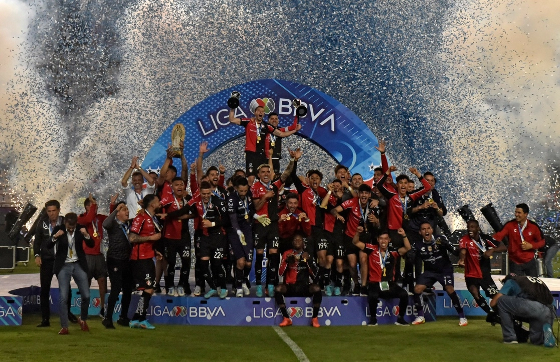 Atlas obtuvo su tercera estrella y se convirtió en el tercer bicampeón de la Liga Mx al coronarse en el torneo Clausura 2022. Foto Afp