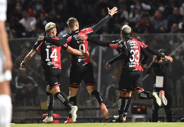Jugadores del Atlas festejan la anotación de Julio Furch. Foto Afp