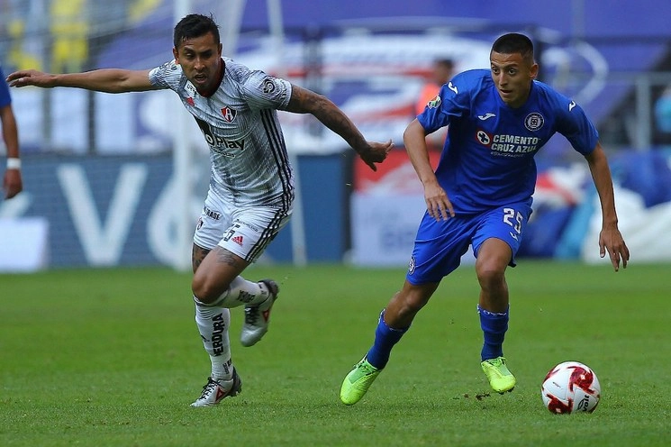 Cruz Azul inicia la termporada perdiendo ante la escuadra rojinegra. Foto Notimex