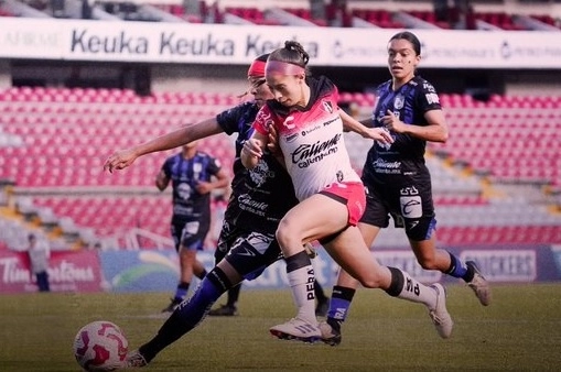 o era un ambiente festivo como en los grandes escenarios, pero bastaba para reflejar la intención del Querétaro de meterse en puestos de liguilla.  Foto @AtlasFCFemenil