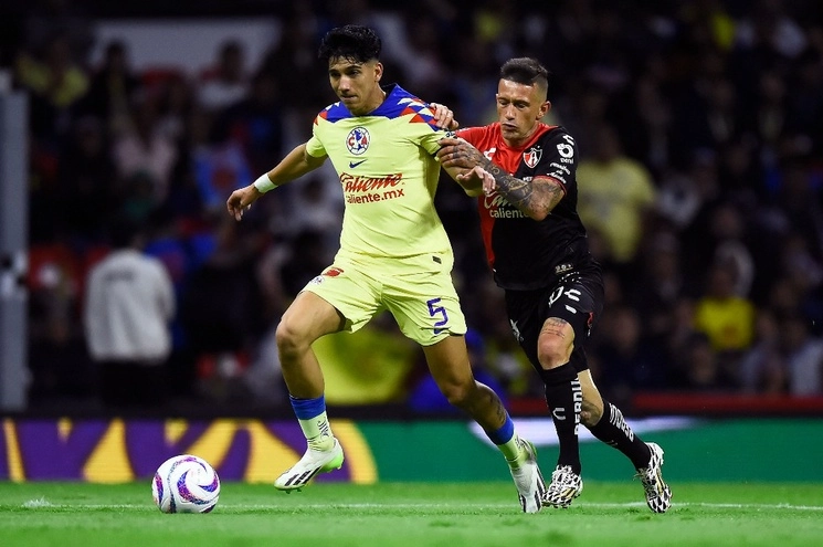 Por Atlas, anotó al minuto 21 Jordy Caicedo; el conjunto local empató el marcador al 40 con gol de Brian Rodríguez. Foto Afp
