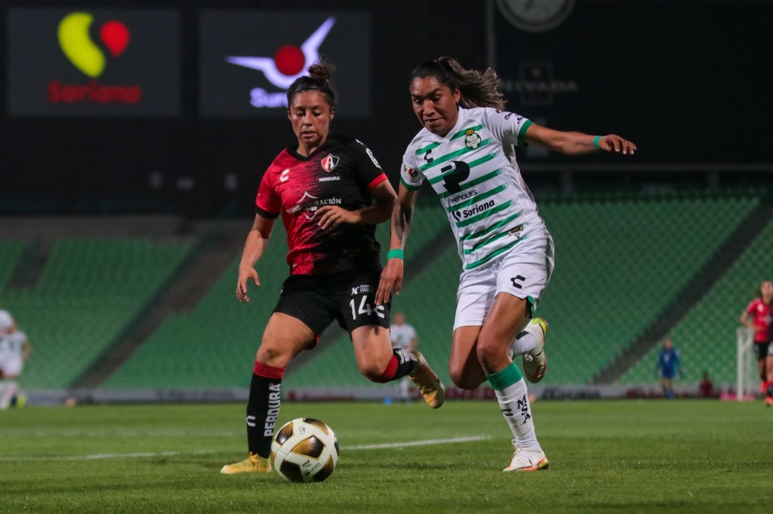 El duelo de liguilla entre Santos y Atlas disputado en el TSM terminó con empate a dos goles. Foto Tomada del Twitter @ClubSantosFem  