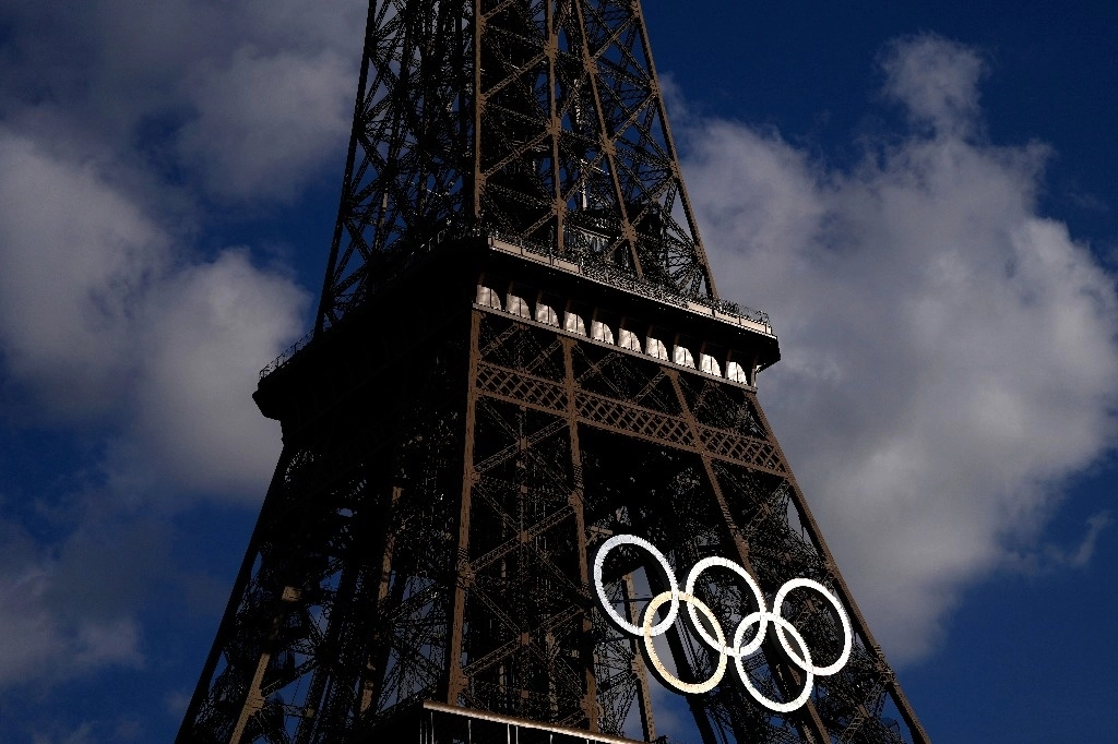 La marca surcoreana Samsung es patrocinadora oficial de París 2024 y anunció la distribución de  teléfonos inteligentes a 17 mil atletas. Foto Ap