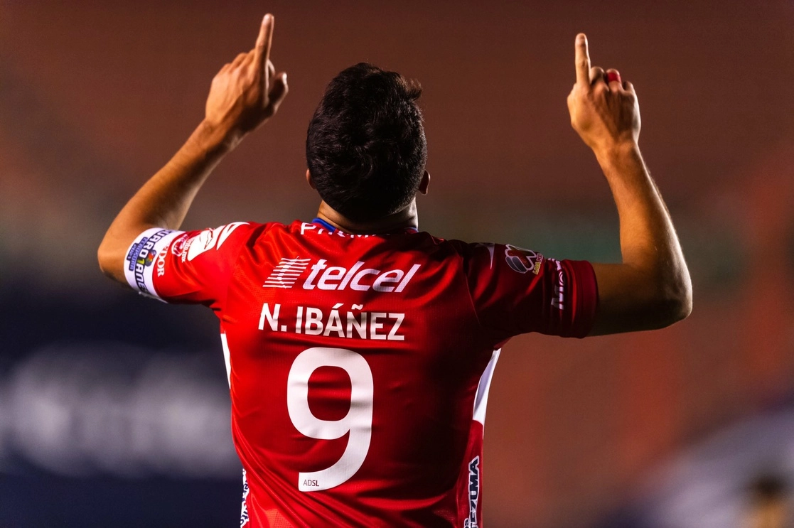 Nicolás Ibáñez festeja su anotación durante el encuentro. Foto tomada de la cuenta de Twitter @AtletideSanLuis
