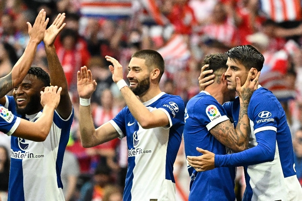 El Atlético de Madrid remontó y ganó 3-1 al Mallorca en la Liga española, para festejar de la mejor manera su 120 aniversario en su feudo del Metropolitano, el 26 de abril de 2023. Foto Afp